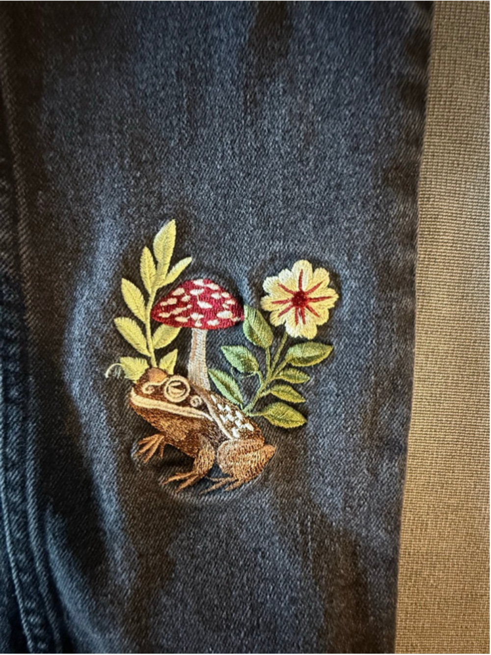 Mushroom & Forest Creature Embroidered Mom Jeans Hot Topic sz 2 - Picture 5 of 16